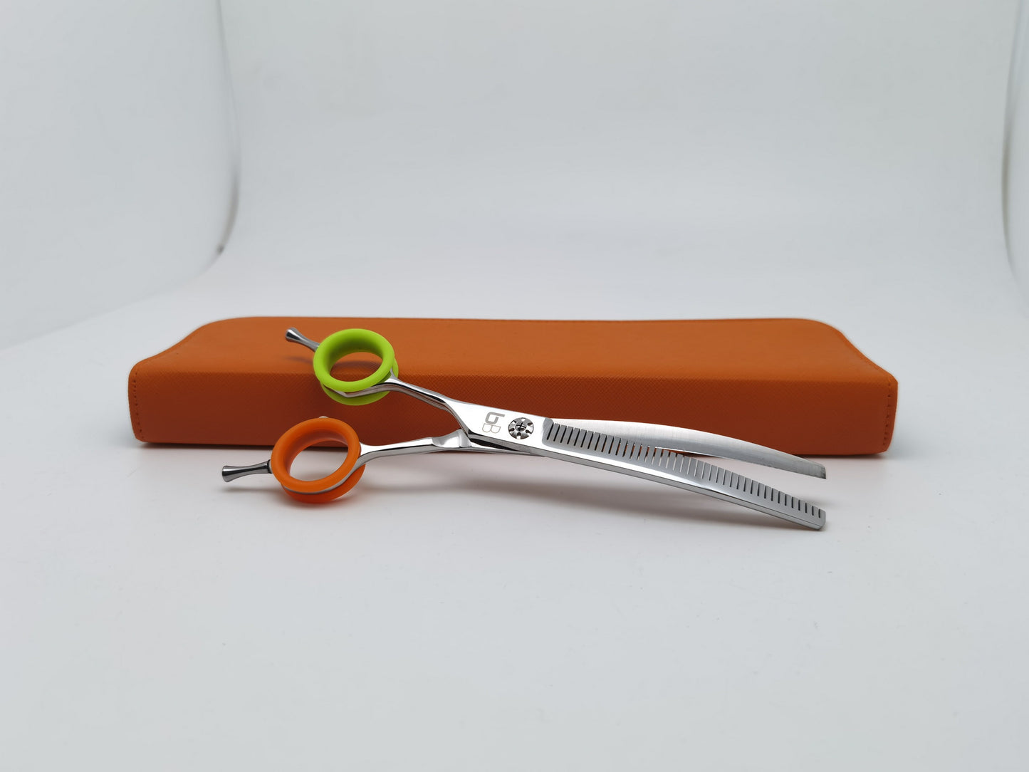 BBold 7.0" Curved Thinning Shear – Natural Blending with Gentle Curve Control