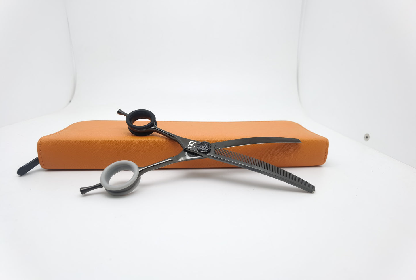 BBold 8.0" Black Curved Thinning Shear – Black & Gray Ring Inserts