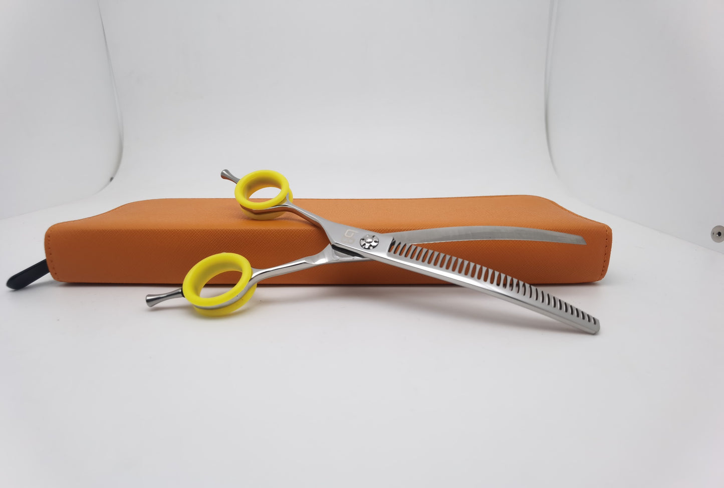 BBold 8.0" Silver Curved Thinning Shear – Silver with Yellow Ring Inserts